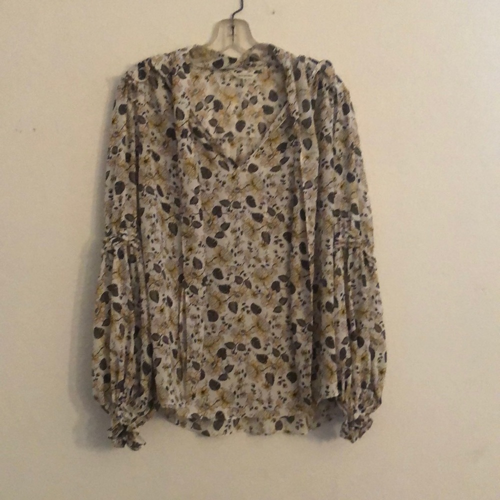Flowy top for work